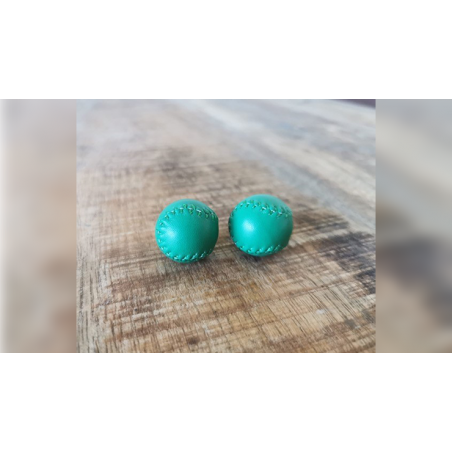 Chop Cup Balls Green Leather (Set of 2) by Leo Smetsers - Trick wwww.magiedirecte.com