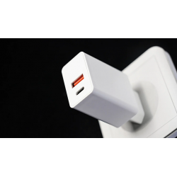 Impossible Charger by Roman Slomka & TCC Magic wwww.magiedirecte.com