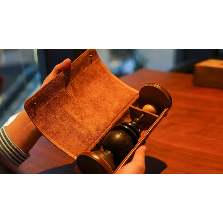 Untrammelled Leather Carrying Case by Wonder House & TCC wwww.magiedirecte.com