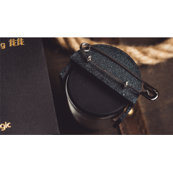 L Holder (Shot Glass) by Long Long & Bacon Magic wwww.magiedirecte.com