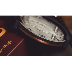 Hopping Shocking Half by Jiang Zhenghua wwww.magiedirecte.com