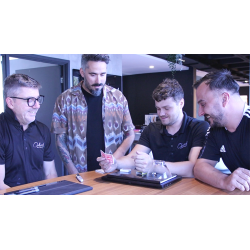 Firefly by Joel Dickinson wwww.magiedirecte.com