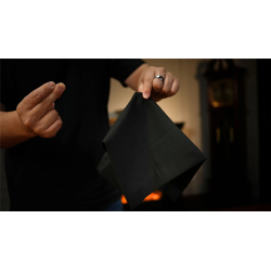 Tri-Vanish Handkerchief by TCC Team wwww.magiedirecte.com