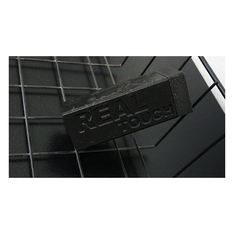 Real Touch by Hernan Maccagno wwww.magiedirecte.com