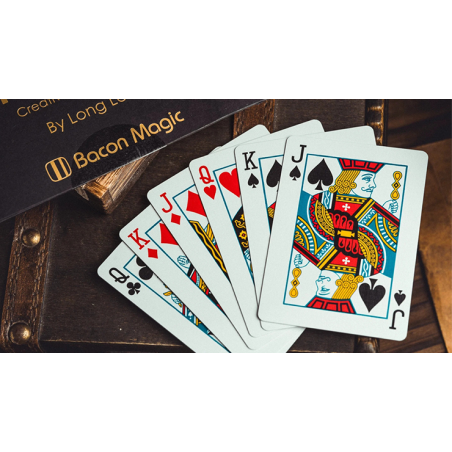 Color Betrayal (Red Court Card) by Long Long & Bacon Magic wwww.magiedirecte.com